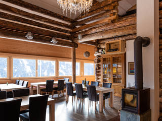 Wohnhaus und Restaurant Post in Schuders, architetta schiers ag architetta schiers ag Rustic style dining room