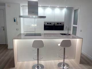 Reforma cocina abierta a salón en las Rozas Madrid., O. R. Group O. R. Group Modern kitchen