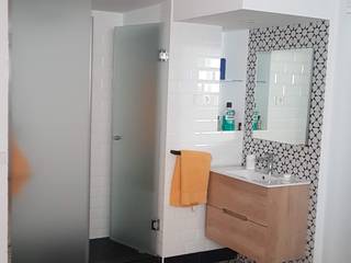 CUARTO DE BAÑO EN APARTAMENTO DE LA MORALEJA, O. R. Group O. R. Group BathroomToilets
