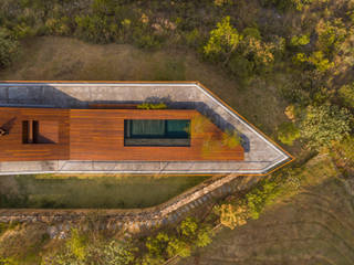 CASA DA LAJE INCLINADA, TETRO ARQUITETURA TETRO ARQUITETURA مسبح