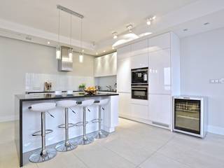HOME STAGING APARTAMENTU 220M² NA SPRZEDAŻ, Better Home Interior Design Better Home Interior Design Built-in kitchens MDF White