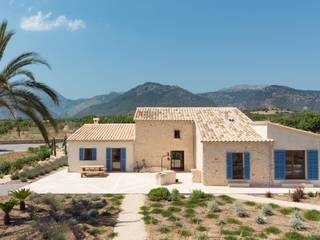 Modern-rustic villa in Campanet, Mallorca, CR Ramon projectes 2006 S.L CR Ramon projectes 2006 S.L Villas