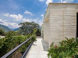 Casa Payandé, Konrad Brunner Arquitectos Konrad Brunner Arquitectos Balcony