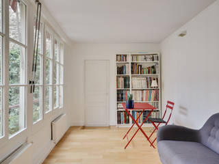 Duplex dans le quartier des Batignolles à Paris 17ème arrondissement, Agence Karine Perez Agence Karine Perez Modern Study Room and Home Office Wood White