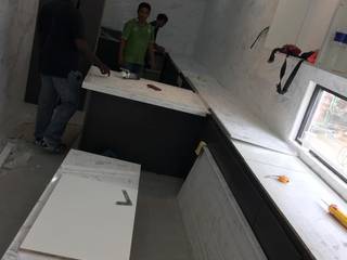 TERRACE HOUSE RENOVATION, Focal Contracting Sdn Bhd Focal Contracting Sdn Bhd Armários de cozinha MDF