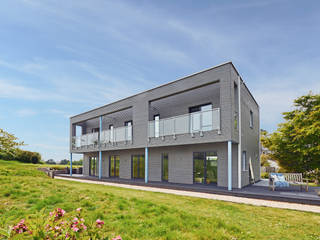 House Rushworth: Downsizing Project by Baufritz, Baufritz (UK) Ltd. Baufritz (UK) Ltd. Modern houses Wood Grey