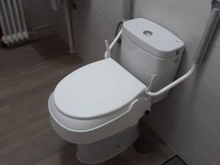 Baño accesible, AOM Proyectos AOM Proyectos Baños clásicos