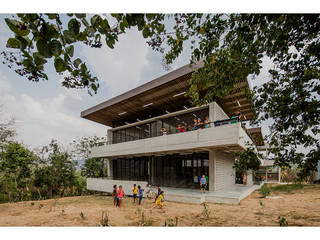 Escuela Rural el Hobo, FP ARQUITECTURA FP ARQUITECTURA Jardines de estilo moderno Concreto