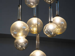 Custom chandeliers in Murano glass for a Private Flat in Milan, Italy, MULTIFORME® lighting MULTIFORME® lighting 모던스타일 거실 유리 황색 / 골드