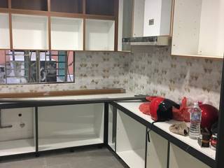 TERRACE HOUSE RENOVATION, Focal Contracting Sdn Bhd Focal Contracting Sdn Bhd Kitchen units