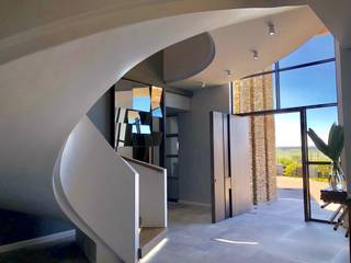 House Izinga 3 | Umhlanga , Urban Create Design Interiors Urban Create Design Interiors Pasillos, vestíbulos y escaleras modernos