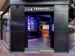 La Terminal Bar, SMLXL-design SMLXL-design 現代房屋設計點子、靈感 & 圖片