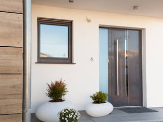 Ein modernes Einfamilienhaus bekommt seinen Feinschliff!, Degardo GmbH Degardo GmbH Eclectische tuinen Synthetisch Bont