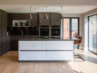 Urban contemporary open plan kitchen diner, Kreativ Kitchens Kreativ Kitchens مطبخ