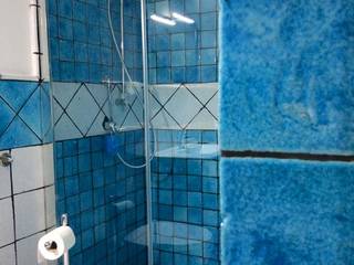 bagno rivestito con serie lunaria, keramos design keramos design Modern bathroom Ceramic