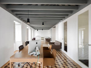FRONT Desk, MOR design MOR design Espaços comerciais Madeira Acabamento em madeira