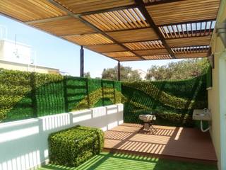 Pergolas, terrazas. roof garden y algo mas..., PUNTO DE FUGA PUNTO DE FUGA Rustic style balcony, porch & terrace Aluminium/Zinc