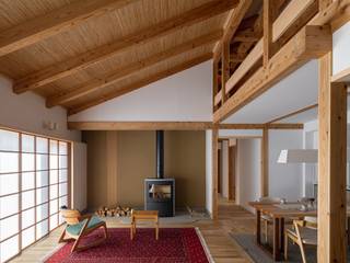 十勝の家Ⅰ（内観）, HOUSE&HOUSE一級建築士事務所 HOUSE&HOUSE一級建築士事務所 Asian style living room Wood Wood effect