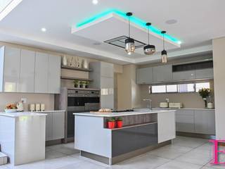 Modern High Gloss Grey toned Streamlined Kitchen, Ergo Designer Kitchens & Cabinetry Ergo Designer Kitchens & Cabinetry Вбудовані кухні Дерево-пластичний композит