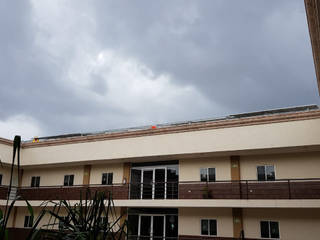 Instalación fotovoltáica en hotel , e21 : expertos solares e21 : expertos solares Spazi commerciali