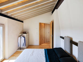 Casa MT, Gian Luca Zoli Gian Luca Zoli Master bedroom