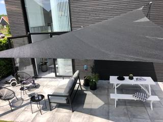 Schaduwdoek op terras, ZONZ sunsails ZONZ sunsails Moderner Balkon, Veranda & Terrasse Textil Bernstein/Gold Accessoires und Dekoration