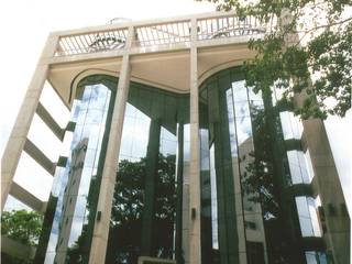 EDIFICIO 678 EN CARACAS, OMAR SEIJAS, ARQUITECTO OMAR SEIJAS, ARQUITECTO Espaços comerciais