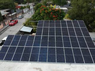Tienda de Abarrotes con Energía Solar, KB Solar KB Solar Espacios comerciales Vidrio Azul