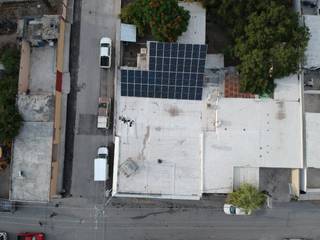 Tienda de Abarrotes con Energía Solar, KB Solar KB Solar Moderne Autohäuser Aluminium/Zink Grau