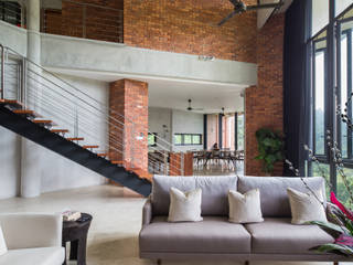 Jandabaik Bungalow - Sustainable House Design, MJ Kanny Architect MJ Kanny Architect Livings de estilo tropical