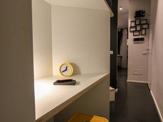 Small & cosy house in Milano, ibedi laboratorio di architettura ibedi laboratorio di architettura Small bedroom Wood Yellow