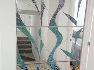 Espejo en Vitromosaico en vestíbulo residencial, MKVidrio MKVidrio Stairs Glass Blue