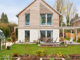 House Fleming: an Inspiring Small Home, Baufritz (UK) Ltd. Baufritz (UK) Ltd. Landhäuser Holz