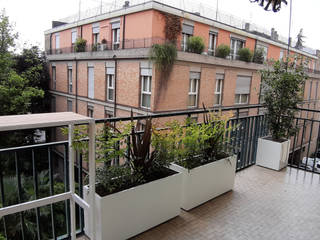 Progettazione e realizzazione terrazza con fioriere su misura, Mattia Boldrin Garden Design Mattia Boldrin Garden Design Modern style balcony, porch & terrace