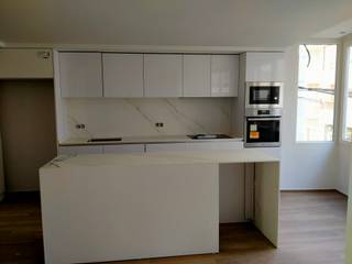 REFORMA INTEGRAL DE VIVIENDA UNIFAMILIAR TORREVIEJA , VIA STUDIO VIA STUDIO Classic style kitchen