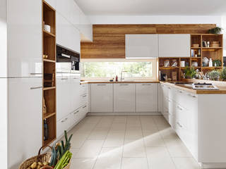 Attraktive Familienküche von Global mit Kochinsel, Spitzhüttl Home Company Spitzhüttl Home Company Moderne Küchen Weiß