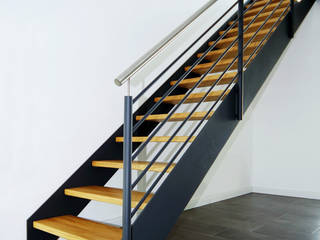 Harmonischer Dreiklang, STREGER Massivholztreppen GmbH STREGER Massivholztreppen GmbH Modern corridor, hallway & stairs Solid Wood