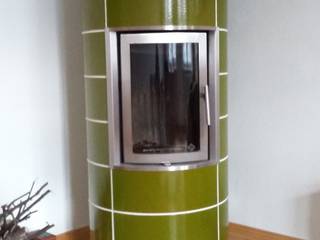 Kleinspeicherofen mit grüner Keramik, Masuch GmbH, Kamin- und Ofenbau Masuch GmbH, Kamin- und Ofenbau Modern Living Room Ceramic