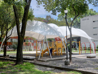 Velaria en juegos infantiles CDMX, AXIAL Cubiertas ligeras AXIAL Cubiertas ligeras Balcones y terrazas modernos: Ideas, imágenes y decoración Plástico