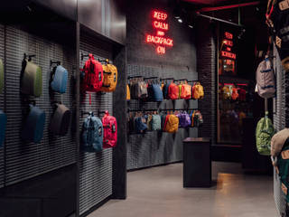 Catbag tienda de mochilas Urbanas en Barcelona Studioapart Interior & Product design Barcelona Oficinas y tiendas de estilo minimalista Hierro/Acero Gris