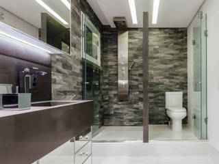 Sala de banho, Carolina Burin & Arquitetos Associados Carolina Burin & Arquitetos Associados モダンスタイルの お風呂