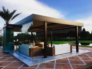 Pérgola bioclimática para comedor de verano, Kauma Kauma Jardines mediterráneos