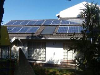 Grid tide Solar System 5 KW incl. 10 Kw back up designed for self consumption and the national Energy Grid only as 3. energy option connected, Das Haus Energy Consulting & Construction Das Haus Energy Consulting & Construction Casas de estilo ecléctico