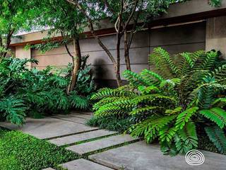 Casa FL • Proyecto residencial • Arquitectura paisajista // SPGG, Canelo exteriores Canelo exteriores Jardins de fachada Verde