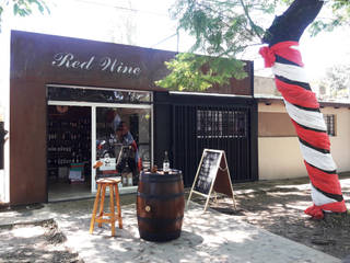 Red Wine, ELVARQUITECTOS ELVARQUITECTOS Centros comerciales de estilo minimalista Contrachapado Amarillo