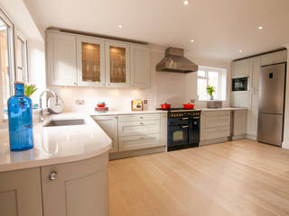 Classic Mornington Shaker in Partridge Grey, Zara Kitchen Design Zara Kitchen Design Einbauküche Holz Grau