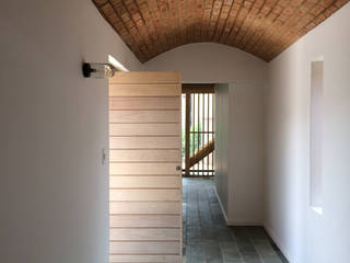 BRICK HOUSE, Douglas & Company Architects Douglas & Company Architects モダンスタイルの 玄関&廊下&階段