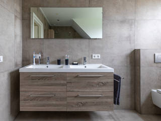 Natuursteenlook badkamer met halfvrijstaand bad, Maxaro Maxaro Modern bathroom