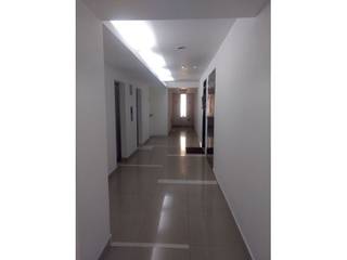 Venta de departamento en Polanco, DADA Inmuebles DADA Inmuebles Classic style corridor, hallway and stairs Bricks