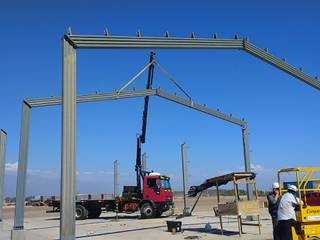 Obra Aeropuerto , M&C Construcciones M&C Construcciones Gable roof